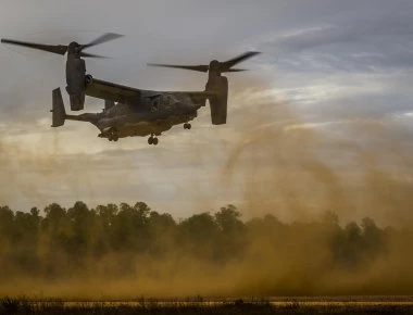 Osprey MV-22 μεταφέρουν Πεζοναύτες στην αμερικανική βάση Al-Tanf στη Συρία (βίντεο)